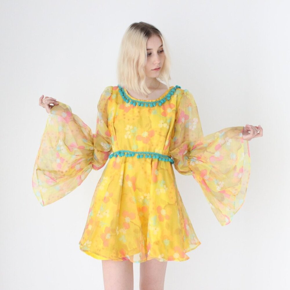 70s Psychedelic Floral Flare / Bell / Statement Sleeve Avant Garde Fit & Flare